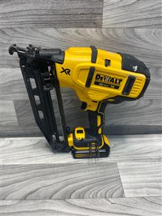 DEWALT DCN660 16 GAUGE FINISH NAILER TOOL ONLY SELLING FOR PARTS